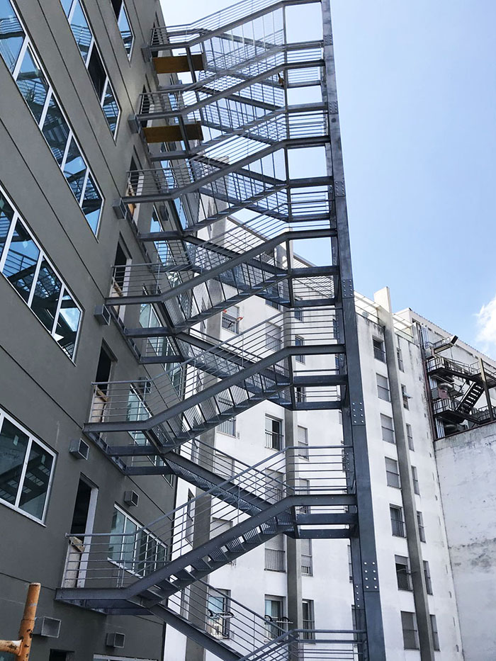 Sản xuất cầu thang thoát hiểm